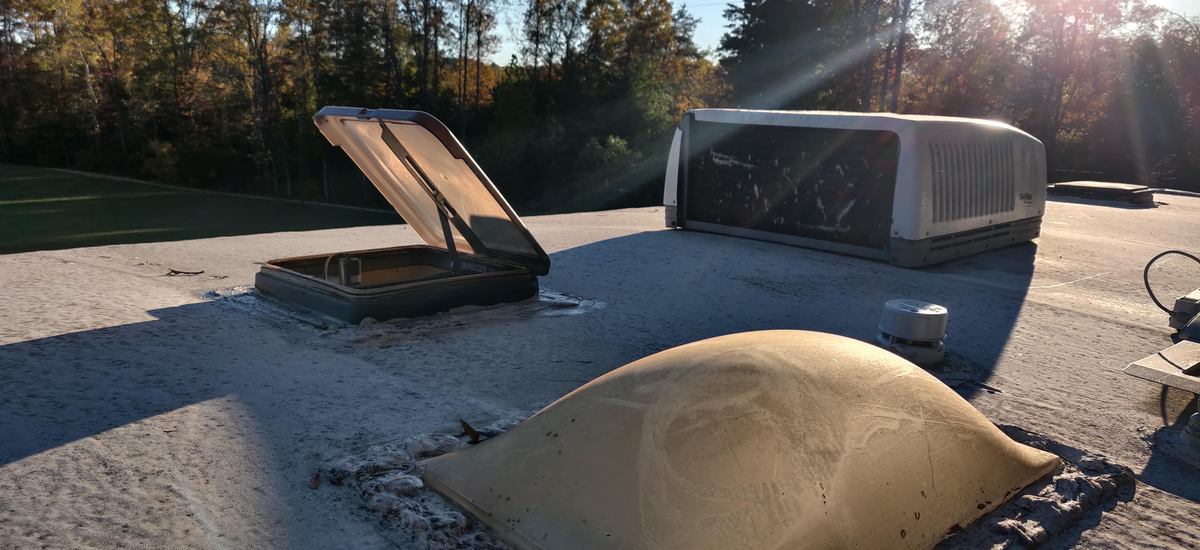 cracked trailer roof before